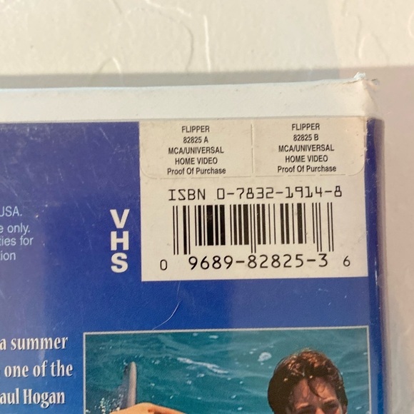 Flipper (1996) Vintage VHS Family Movie, PG, Dolphin, Nostalgic, Feel Good Movie - Picture 6 of 6